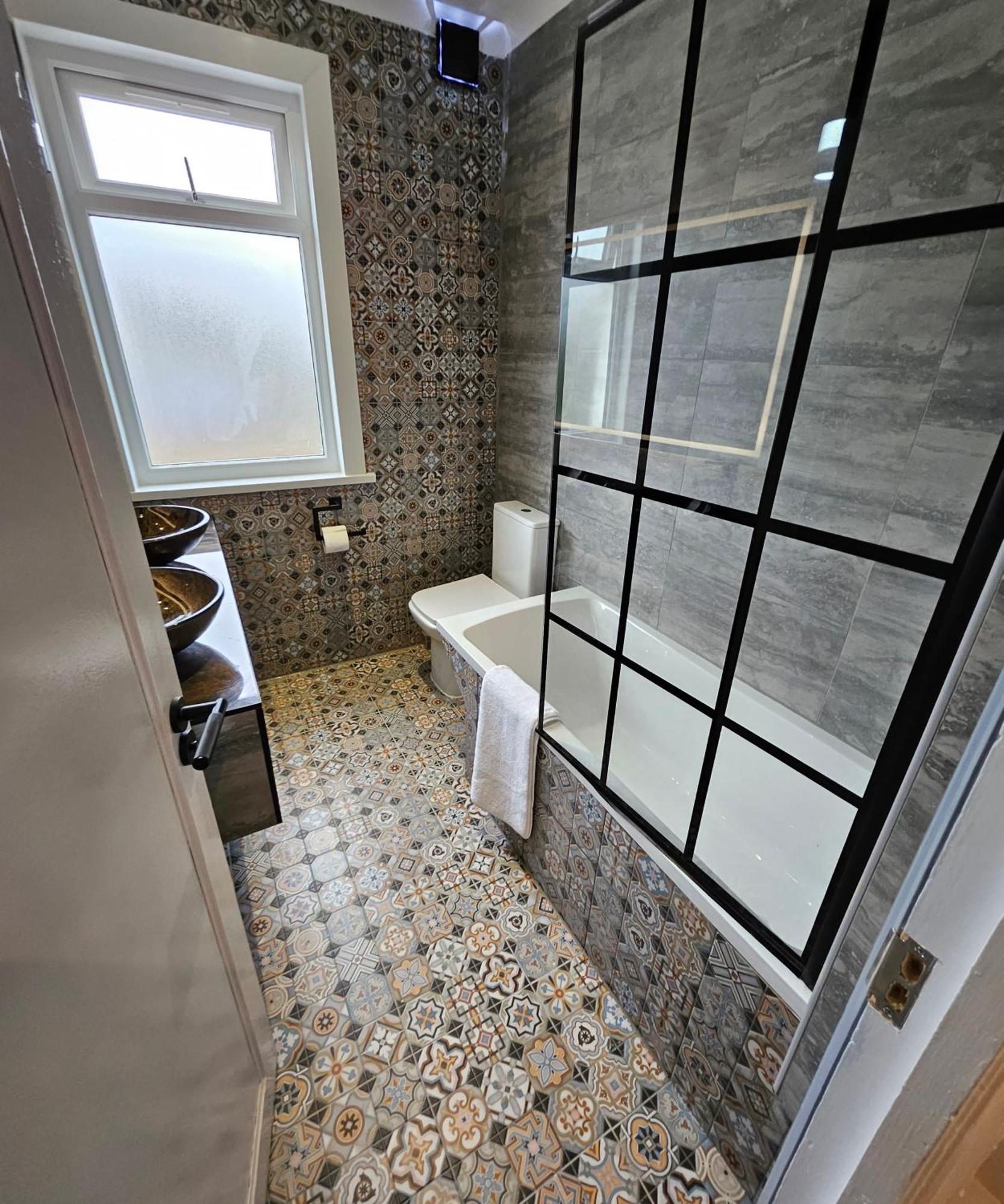 Wembley Lovely 6 Bed House Sleeps Up To 14 Сasa de vacaciones *